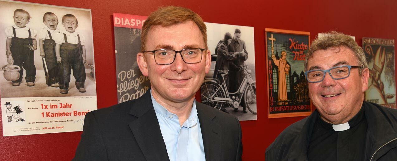 Der neue Generalvikar des Bistums Hildesheim, Martin Wilk, und Generalsekretär Monsignore Georg Austen (r.). (Foto: Patrick Kleibold)