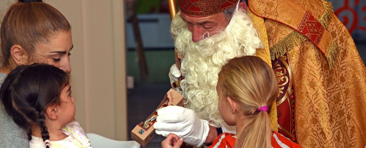 Der heilige Nikolaus bereitet Kindern mit seinem schokoladigen Pendant eine kleine Freude. (Foto: Patrick Kleibold)