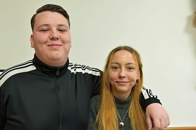 Andrej und C.J. (v.l.) gehen gemeinsam in eine Klasse in der Manege-Schule in Berlin-Marzahn. (Foto: Pia Wittek)