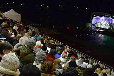 Drittes Weihnachtsliedersingen im Willy-Sachs-Stadion in Schweinfurt. Foto: Anand Anders