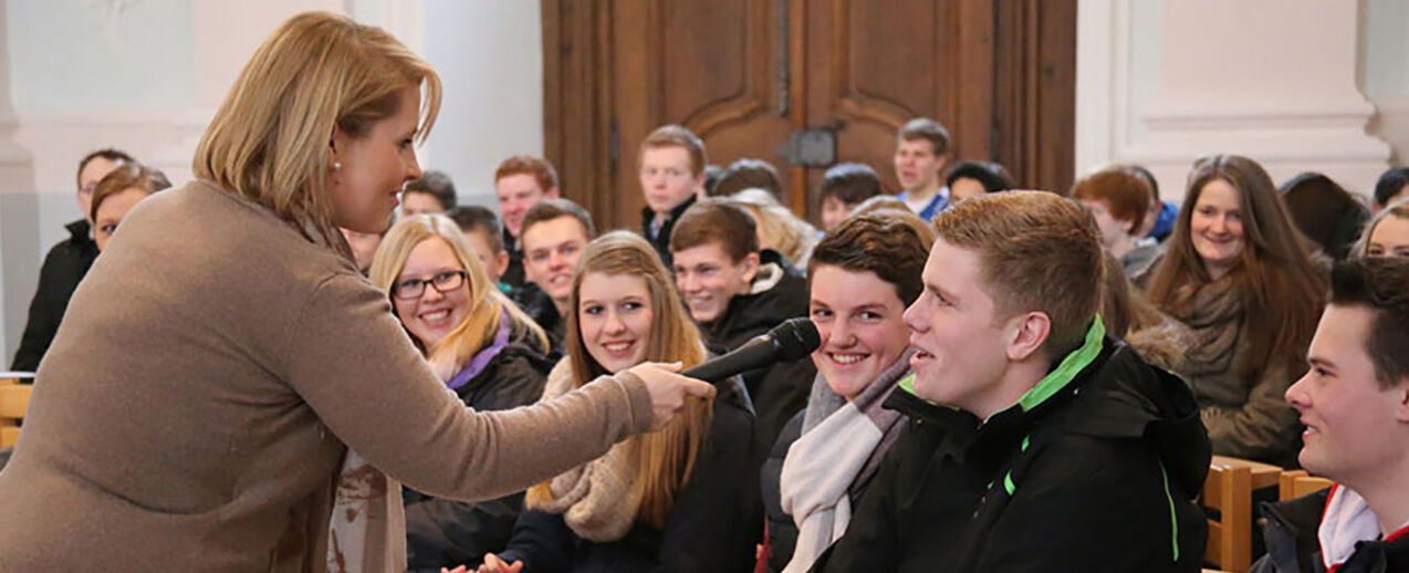 Maite Kelly sprach im nordrhein-westfälischen Büren mit Firmbewerbern über den Glauben. Foto: Fotostudio Fercon, Conny Kriener