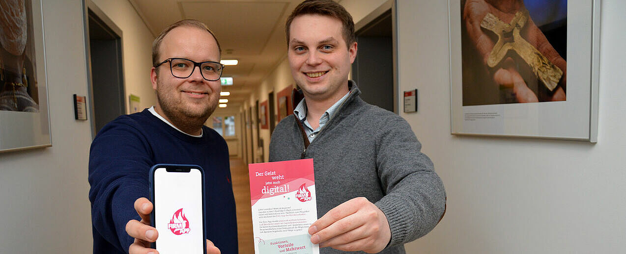 Julian Heese (l.) Leiter der missionarischen und diakonischen Pastoral im Bonifatiuswerk gemeinsam mit Firm-App Projektleiter Kevin Gniosdorz. (Foto: Marius Thöne)