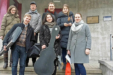 Die Projektteilnehmer waren am 13. März im Jugenderziehungsheim von Cēsis (Wenden) und im Gefängnis von Iļģuciems zu Besuch, um Freude und Hoffnung in den Alltag der dort inhaftierten Jugendlichen zu bringen.