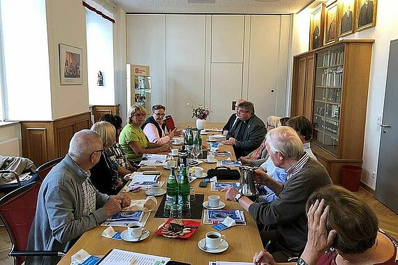 Intensives Gespräch beim Kooperationstreffen mit dem Westfälischen Forum für Kultur und Bildung. (Foto: Sebastian Schwertfeger) 