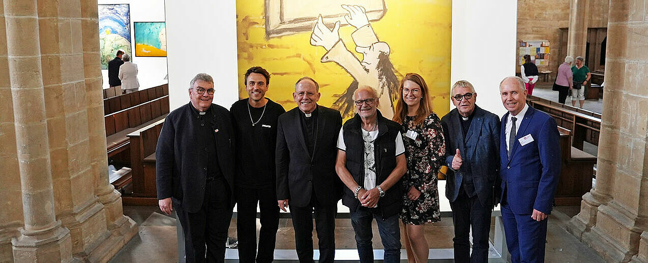 Eröffneten gemeinsam die Ausstellung „Udos 10 Gebote“ (von links): Bonifatiuswerk-Generalsekretär Monsignore Georg Austen, Clueso, Bischof Dr. Ulrich Neymeyr, Kurator Norbert Dembski, Katrin Keller (Ausstellungsverantwortliche vom Bonifatiuswerk), Pfarrer Karl Schultz und Bonifatiuswerk-Präsident Manfred Müller. (Foto: Simon Helmers)