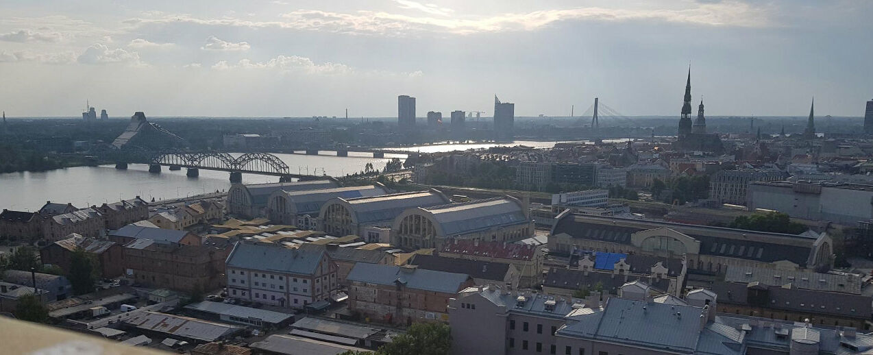Die Freiwilligendienstleistenden des Bonifatiuswerkes hatten einen tollen Panoramablick über die Rigaer Innenstadt. (Foto: Greta Boß)