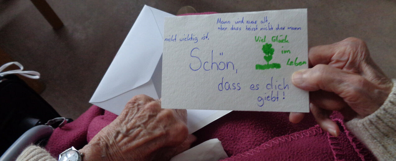 Ein schöner Wunsch eines Kindes für eine Bewohnerin des Alten- und Pflegeheimes. (Foto: Schwester M. Victoria Jazdzewski