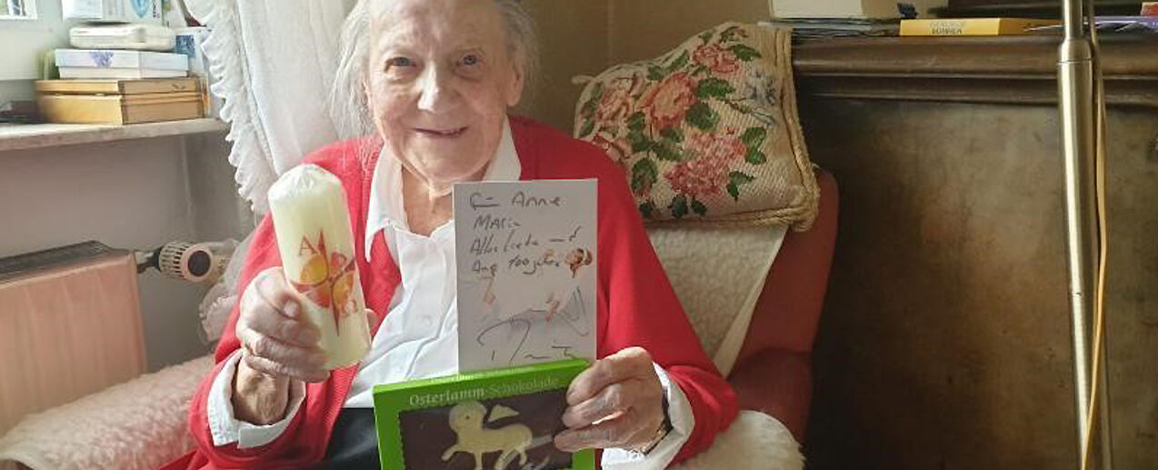 Die 99-jährige Annemarie Günther freut sich über den Gewinn (Foto: Hubertus Günther)