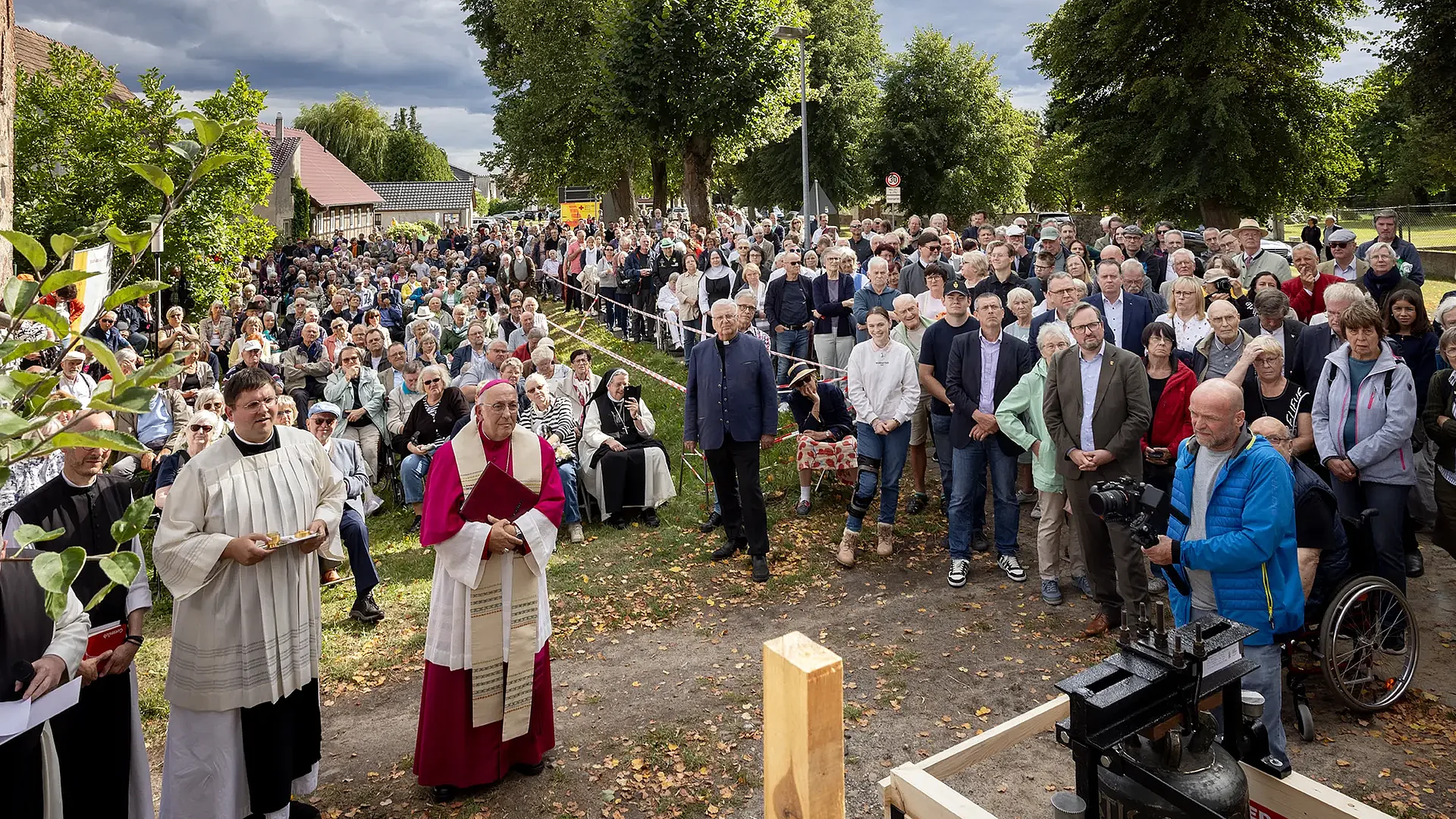Das Richtfest auf dem Bernardshof stieß auf große Resonanz. Foto: Andreas Pein / Zisterzienserpriorat Neuzelle