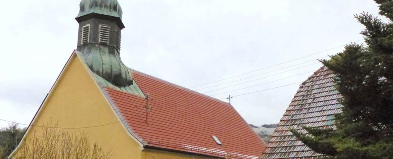 Das Foto zeigt die historische Pfarrkirche St. Josef mit neuem Dach. Foto: Ulrich Wolfarth