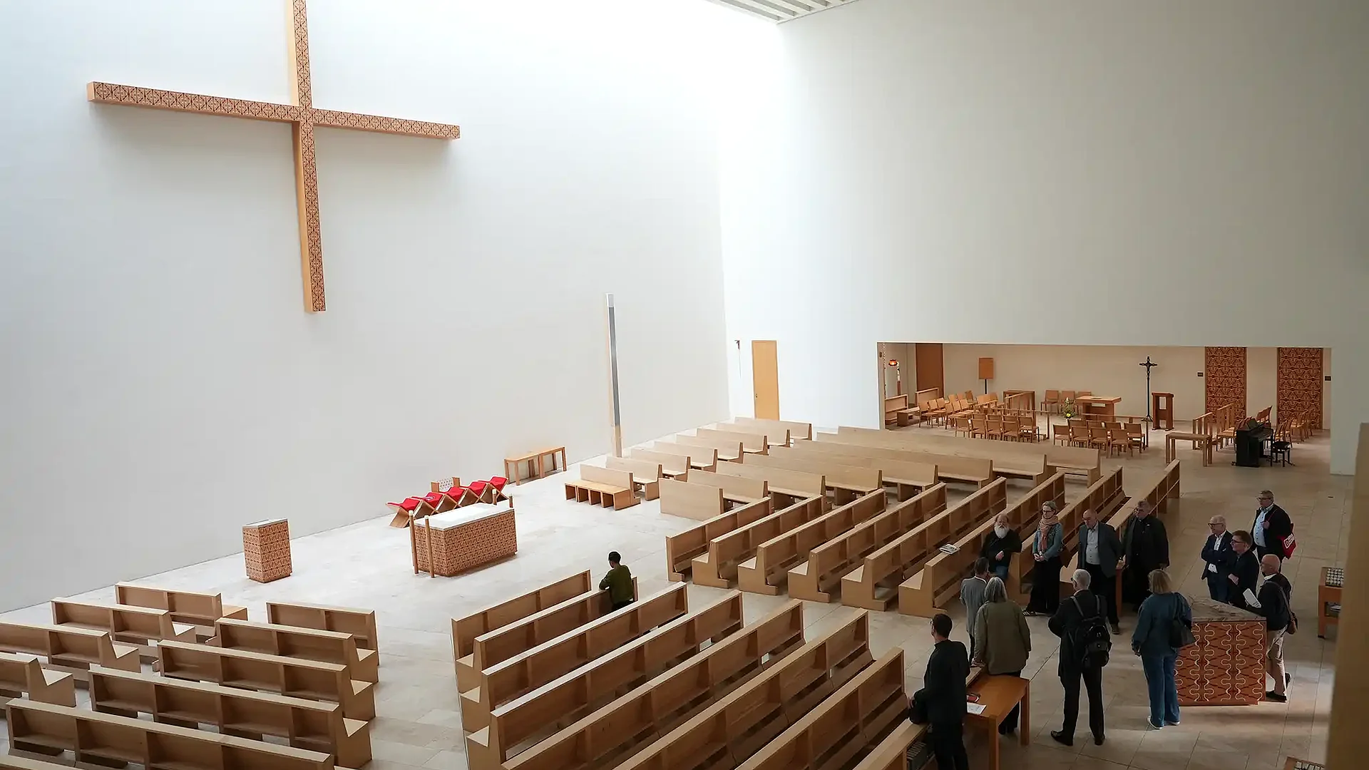 Der Bonifatiusrat besichtigt die neue Propsteikirche St. Trinitatis in Leipzig. Foto: Marcus Thielking