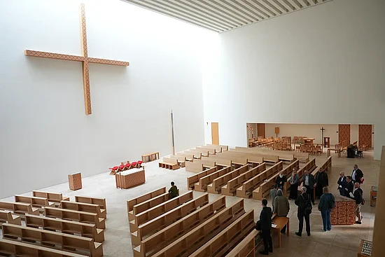 Der Bonifatiusrat besichtigt die neue Propsteikirche St. Trinitatis in Leipzig. Foto: Marcus Thielking