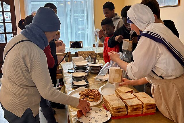 Im "Come In" der Mutter-Teresa-Schwestern in Reykjavík erhalten die Gäste nicht nur ein Frühstück, sondern erfahren, was gemeinschaftliches Miteinander heißt. (Foto: Msgr. Georg Austen)