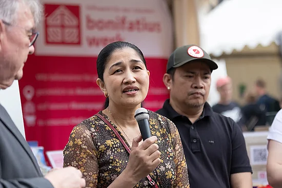 Lara May C. Diaz berichtet von der Situation der katholischen Kirche in Grönland. Foto: Hartmut Salzmann