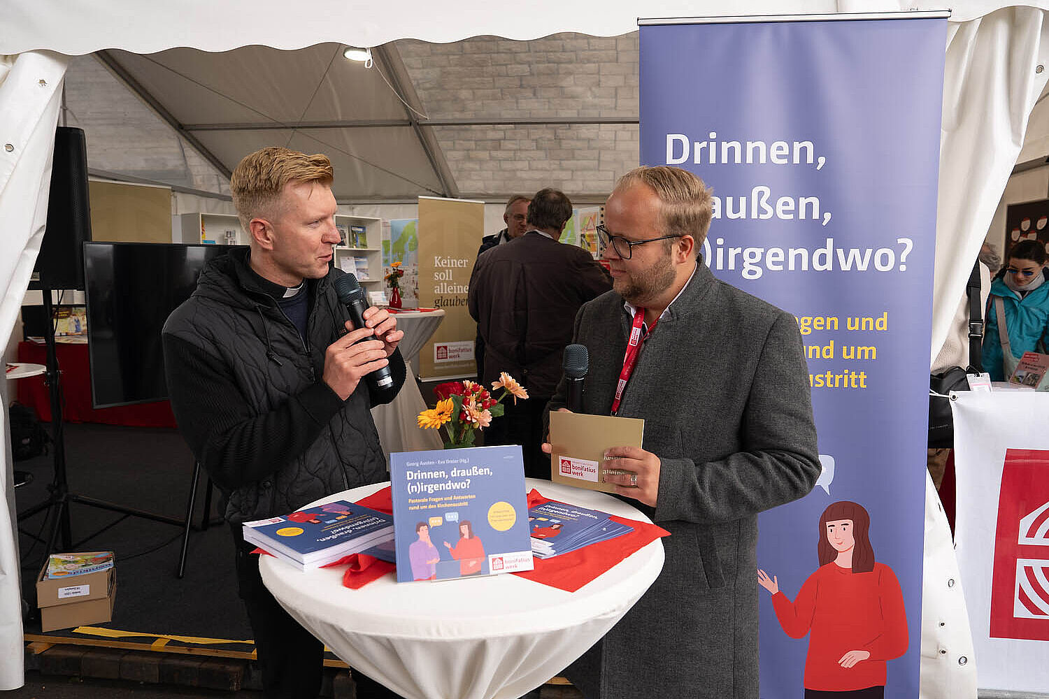 Pfarrer Dr. Nils Petrat und Julian Heese (Bonifatiuswerk)