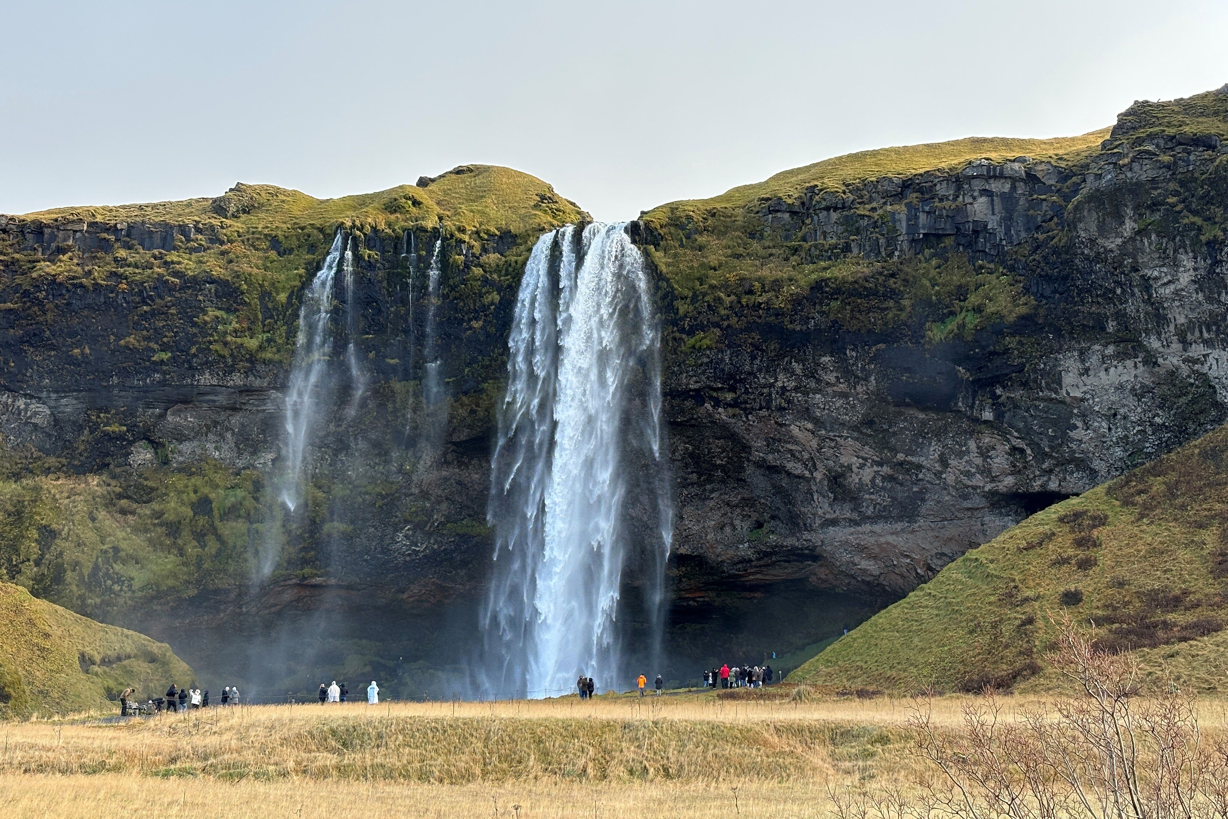 Ein Wasserfall in Island. (Foto: Msgr. Georg Austen)