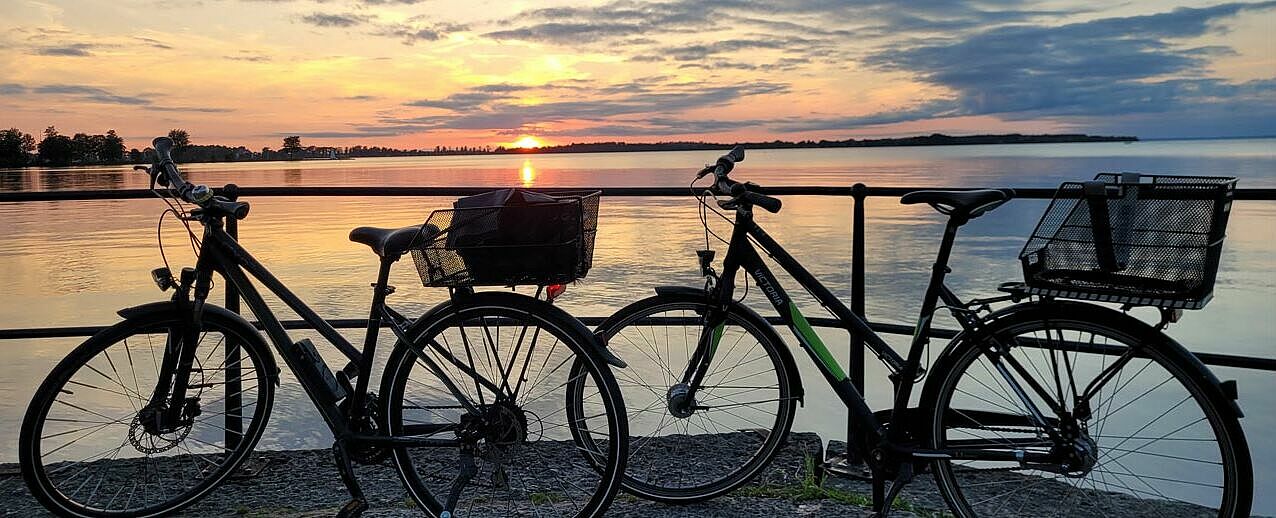 Mit dem Fahrrad unterwegs im schwedischen Vadstena. (Foto: Anna Zeiler)