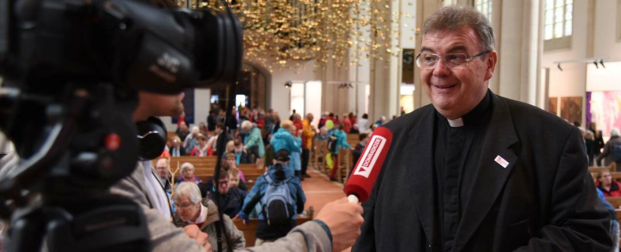 Interview zwischen domradio.de und Bonifatiuswerk Generalsekretät Monsignore Georg Austen. (Foto: Theresa Meier)