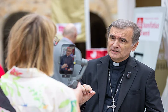 Bischof Jean-Philippe Jourdan (Bistum Tallinn) spricht über die Lage der katholischen Kirche in Estland. Foto: Hartmut Salzmann