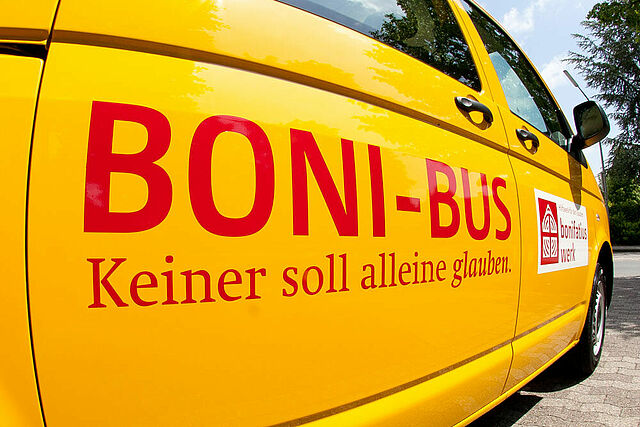 Schriftzug auf den BONI-Bussen. (Foto: Peter Semmler)
