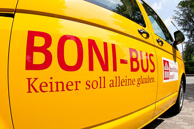 Schriftzug auf den BONI-Bussen. (Foto: Peter Semmler)