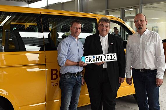 Im Bild von links Andreas Leuschner, Monsignore Georg Austen, Andreas Malcher: Foto: Sr. Theresita M. Müller