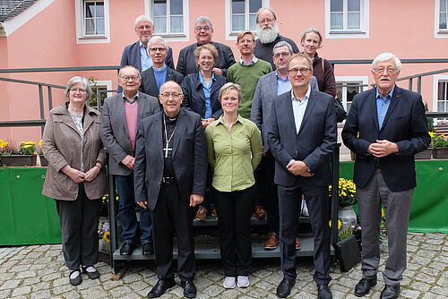 Während einer Informationsreise ins Bistum Görlitz im Jahr 2021: Vorstand und Mitglieder des Bonifatiusrates mit Bischof Wolfgang Ipolt (3.v.l. unten) (Foto: Susanne Mathei)