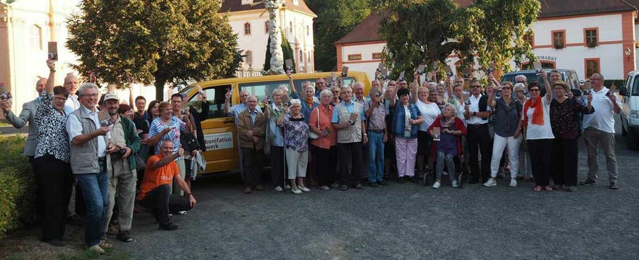 Die gut gelaunte Reisegruppe am "Abend der Begegnung" im Kloster Marienthal. (Foto: Sabine Terlau)