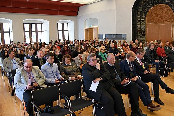 Über 100 Gäste kamen zur Eröffnung der Europawoche in das Paderborner Rathaus. Foto: Patrick KleiboldÜber 100 Gäste kamen zur Eröffnung der Europawoche in das Paderborner Rathaus. (Foto: Patrick Kleibold)