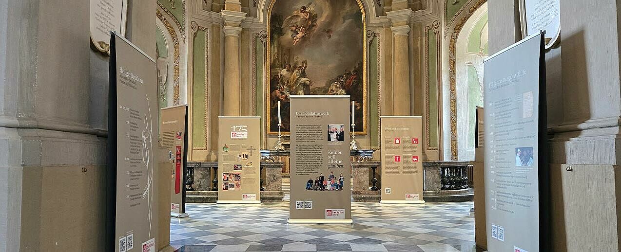 Die Wanderausstellung ist bis zum 11.9. in der Kathedrale Sanctissimae Trinitas in Dresden zu sehen. (Foto: Bistum Dresden-Meißen)