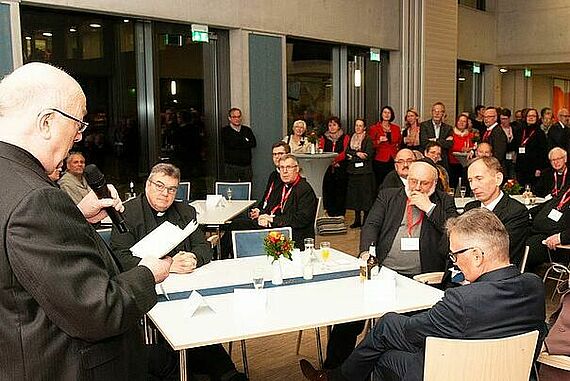 Erzbischof Hans-Josef Becker beim Empfang. (Foto: Karl-Martin Flüter) 