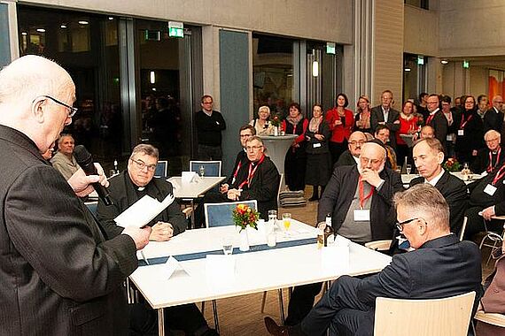 Erzbischof Hans-Josef Becker beim Empfang. (Foto: Karl-Martin Flüter) 