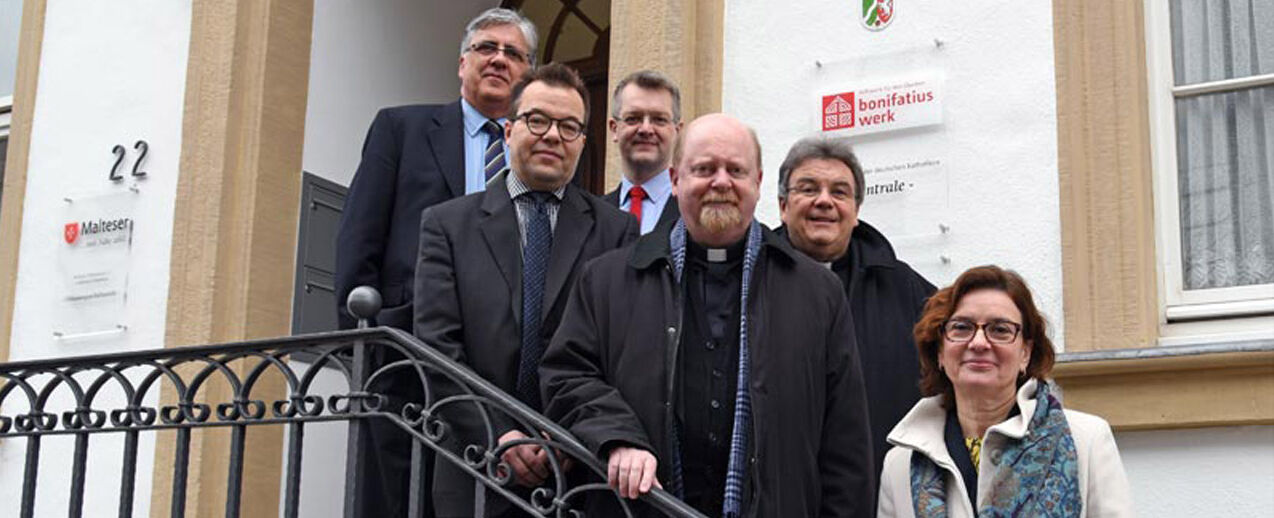 Das Bonifatiuswerk bekommt Besuch aus Schweden. Von links nach rechts: John Mossop (Controller im Bistum Stockholm), Staffan Livehed (Ökonom des Bistums), Thomas Twents (Leiter Projektverwaltung Bonifatiuswerk), P. Pascal René Lung OP (Generalvikar des Bistums Stockholm), Msgr. Georg Austen (Generalsekretär des Bonifatiuswerkes), Agnes Eggertz (Büroleiterin für Bischof und Generalvikar im Bistum Stockholm) 