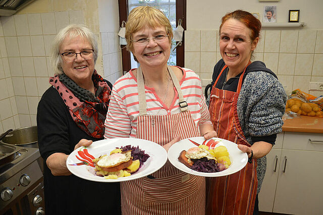 Das Küchenteam (von links) Christine Brothun, Gaby Sanniter und Lissy Eichert. (Foto: M. Thöne)