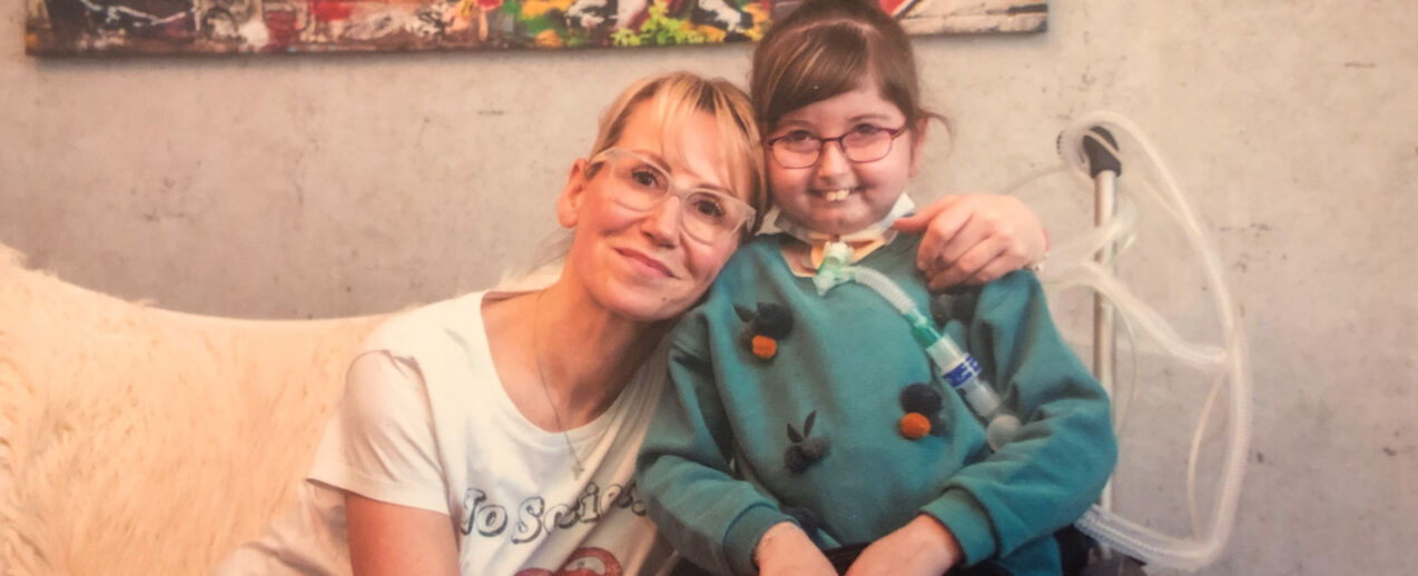 Ein starkes Team: die 15-jährige Leonie und ihre Mutter. (Foto: Bonifatiuswerk)