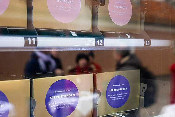 Der Automat kann zu den üblichen Öffnungszeiten des Friedhofes von Besuchern genutzt werden. (Foto: Joerg-Farys)