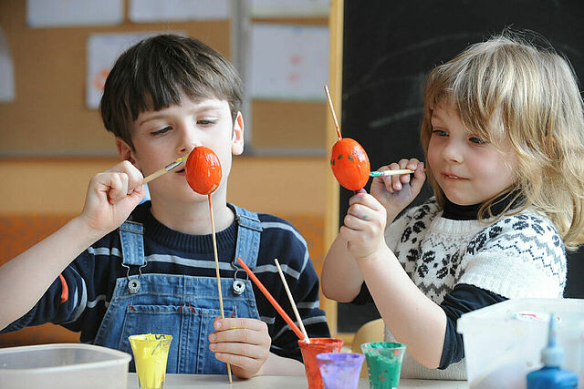 Besonders beliebt bei den Kindern: Rituale und Bräuche zu Ostern, Weihnachten, St. Nikolaus oder St. Martin. (Foto: Hiegemann)