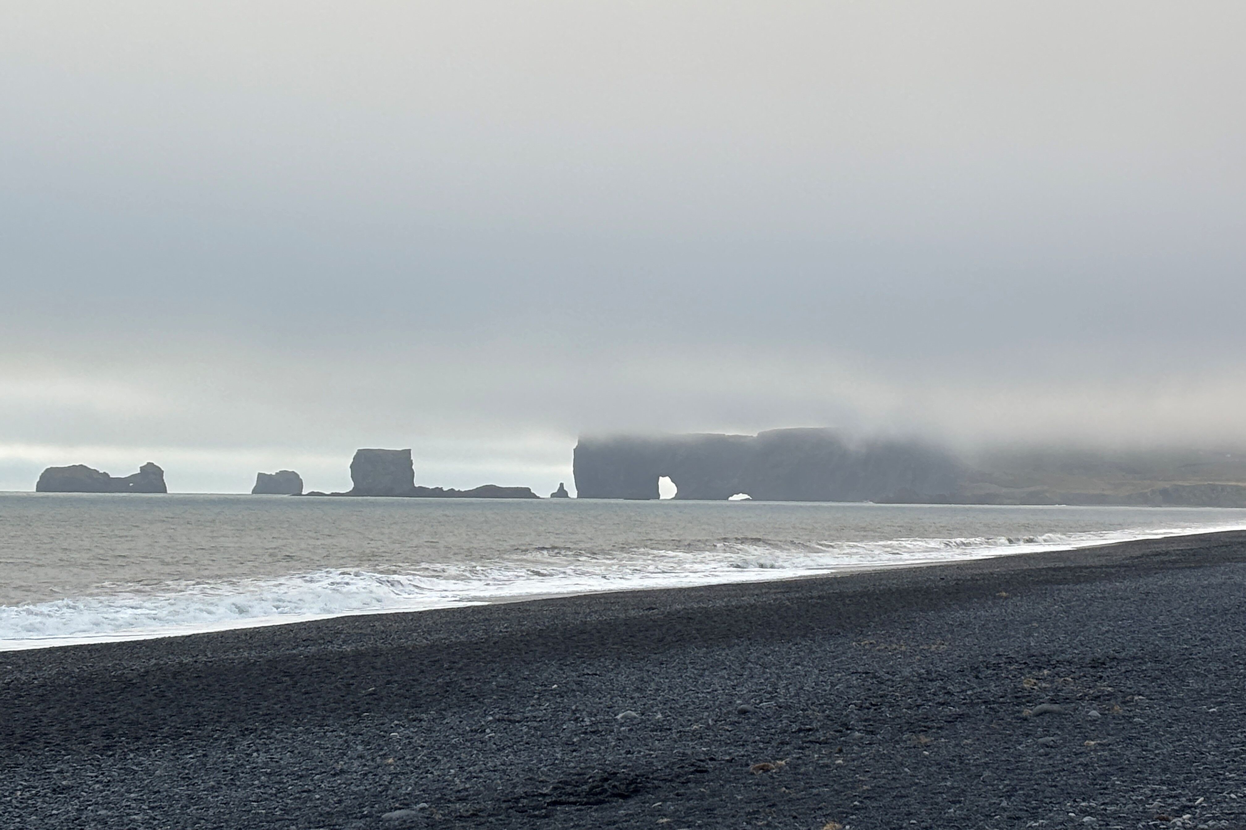 Der "Black Beach" an der Küste Islands. (Foto: Msgr. Georg Austen)