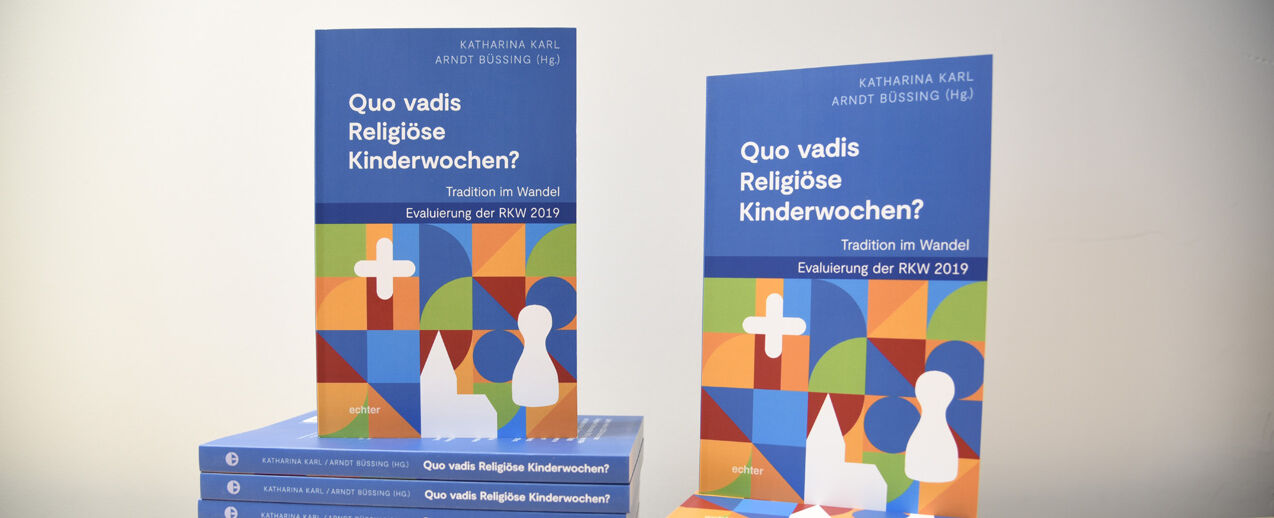 Das Buch befasst sich mit der Zukunftsperspektive der Religiösen Kinderwochen in Ostdeutschland. (Foto: Simon Helmers)