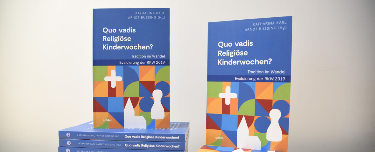 Das Buch befasst sich mit der Zukunftsperspektive der  Religiösen Kinderwochen in Ostdeutschland. (Foto: Simon Helmers)