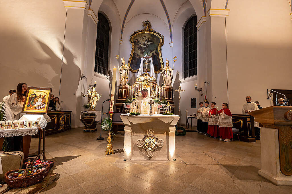 Bonifatiuswerk-Generalsekretär Monsignore Georg Austen zelebriert den Gottesdienst.