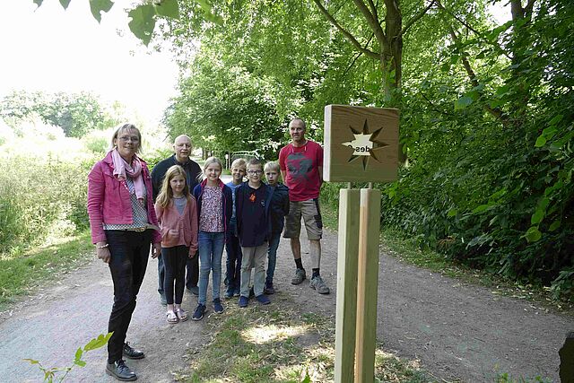 Die Kinder des KinderPilgerClubs an einer Station ihres Pilgerweges. (Foto: KinderPilgerClub)