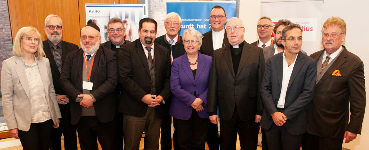 Final panel discussion: (from left to right) Bishop Dr. Martin Hein, Rabbi Dr. Walter Rothschild, Annette Schavan, Prof. Dr. Claudia Nothelle, Dr. Wolfram Eilenberger, Aimann A. Mayzek (Chairman of the Central Council of Muslims in Germany). Photo: Karl-Martin Flüter