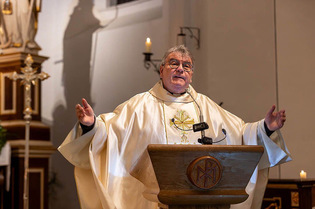 Bonifatiuswerk-Generalsekretär Monsignore Georg Austen bei der Predigt.