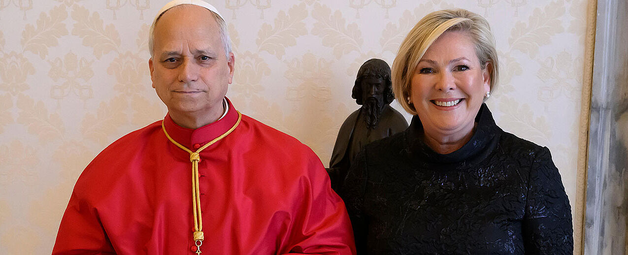 Papst Leo XIV. empfängt Halla Tómasdóttir, Staatspräsidentin von Island im Vatikan. Foto: © Vatican Media