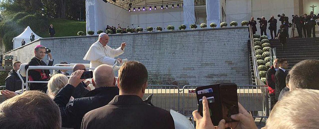 Der Papst während einer ökumenischen Begegnung mit Jugendlichen in Tallinn. (Foto: Heinz Paus)