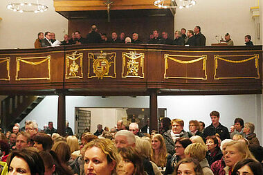 Juan del Bosco singt in der Feier der Osternacht das Panis Angelicus: Foto: Mirjam Schliephak