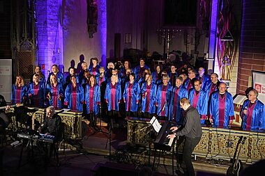 Ungefähr 200 Besucher kamen zum Benefizkonzert in die Busdorfkirche in Paderborn. Foto: Patrick Kleibold