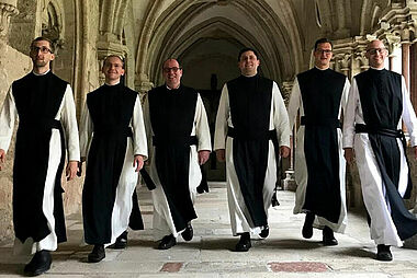 Die sechs Zisterziensermönche in Neuzelle (Foto: Stift Heiligenkreuz)