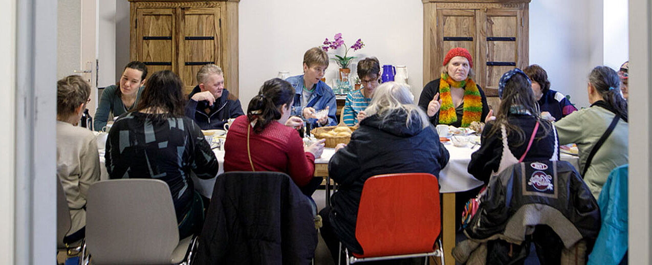 Essen in Gemeinschaft : Evas Haltestelle ist Treffpunkt und Tafel für wohnungslose Frauen. (Foto: Marcus Thielking)